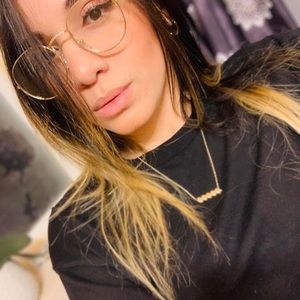 Meet your Posher, Claudia